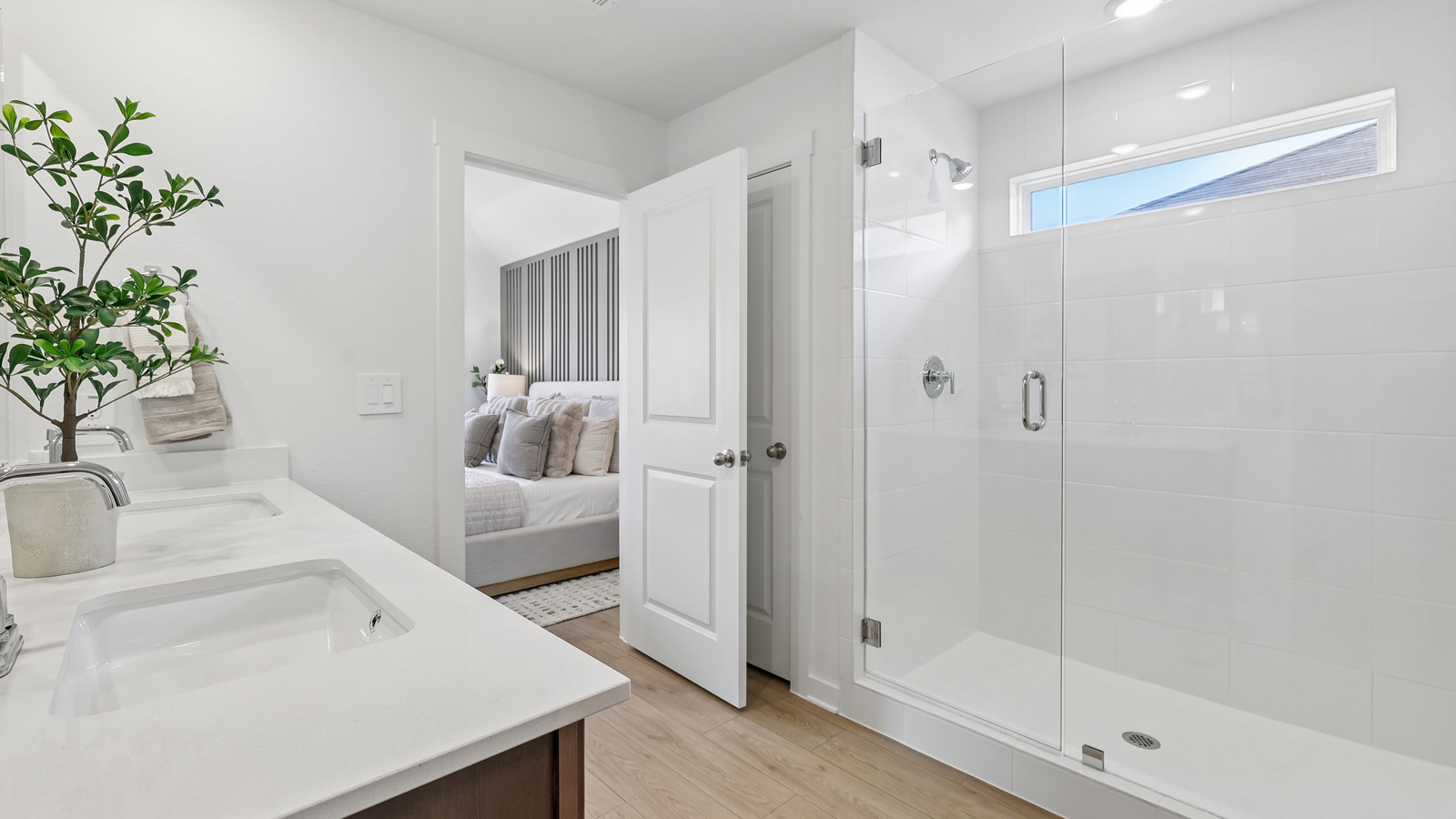 Fairfield En Suite Bathroom with Walk in Shower