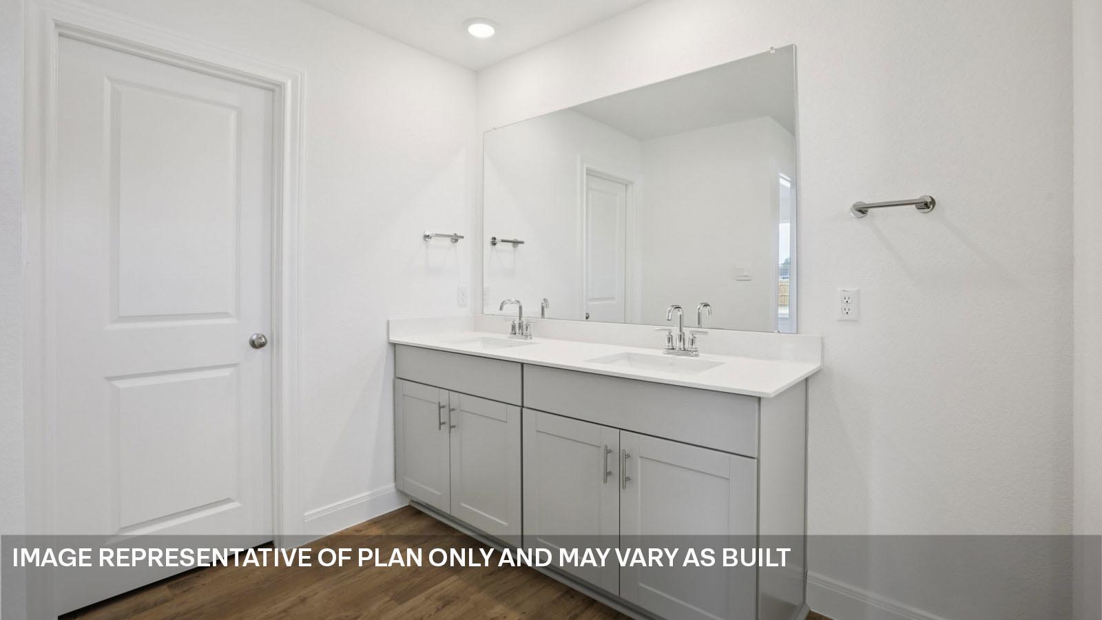 Grayson En Suite Bathroom with Double Vanity