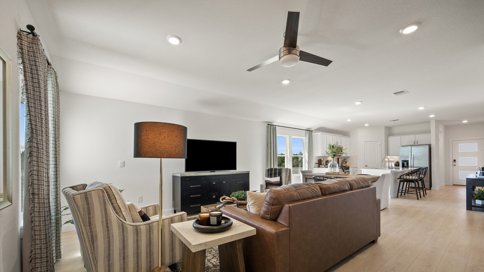 Living room with laminated wood flooring.