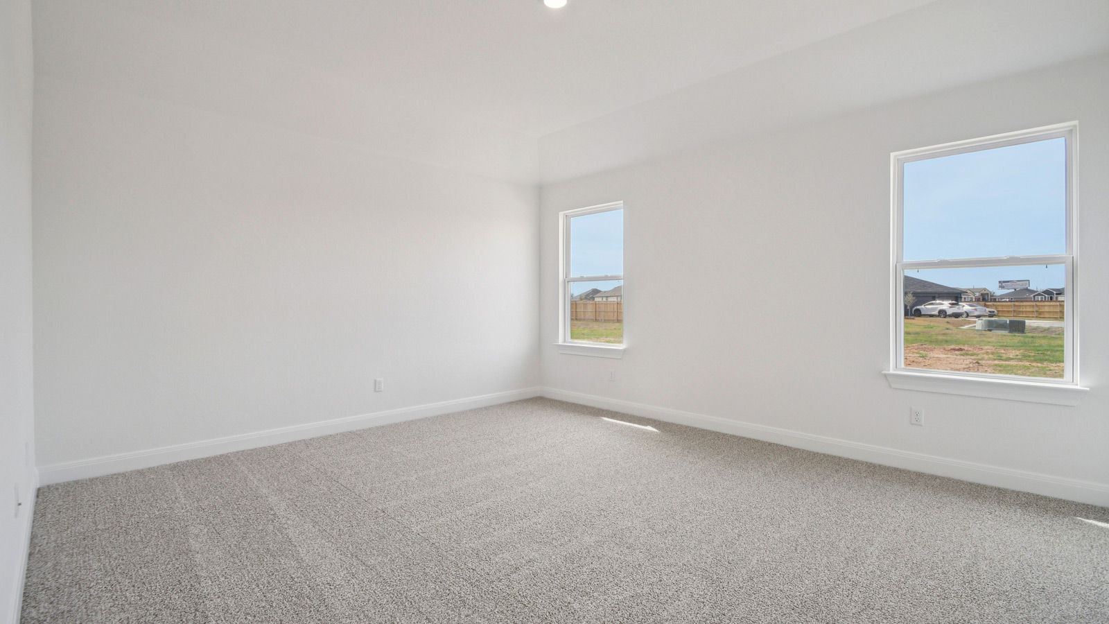 Large primary bedroom.