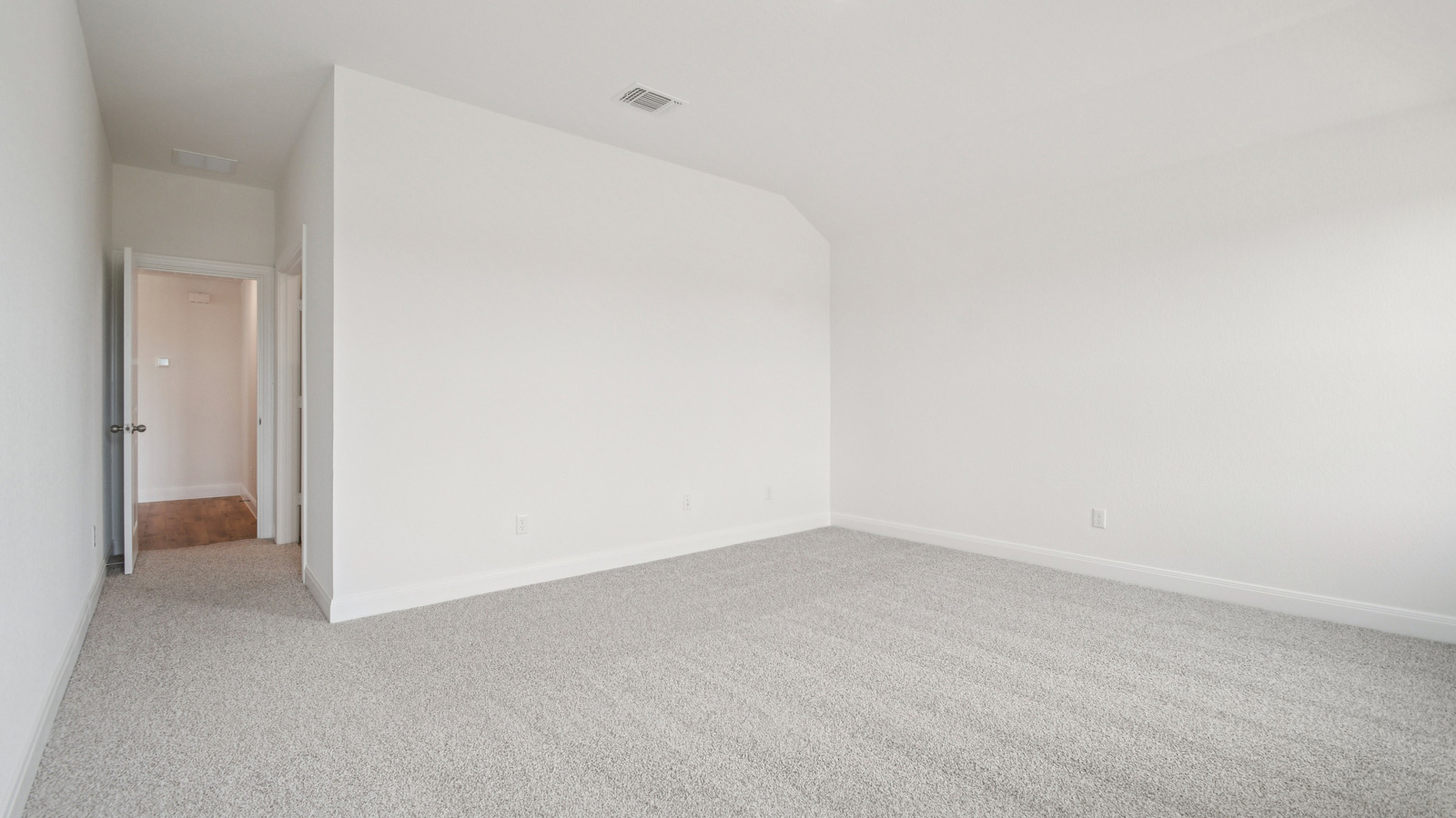 Large primary bedroom.