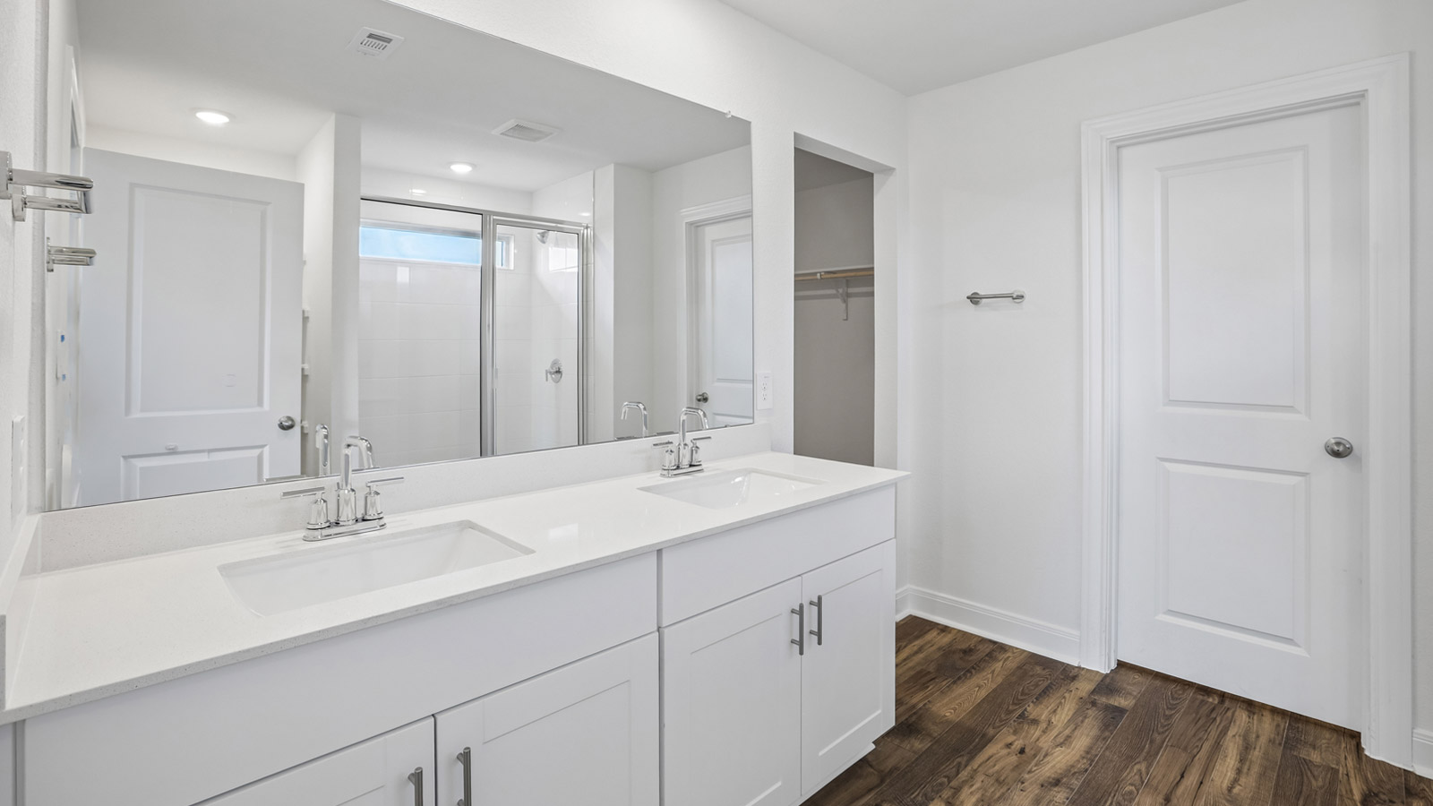 Fairfield En Suite Bathroom with Double Vanity