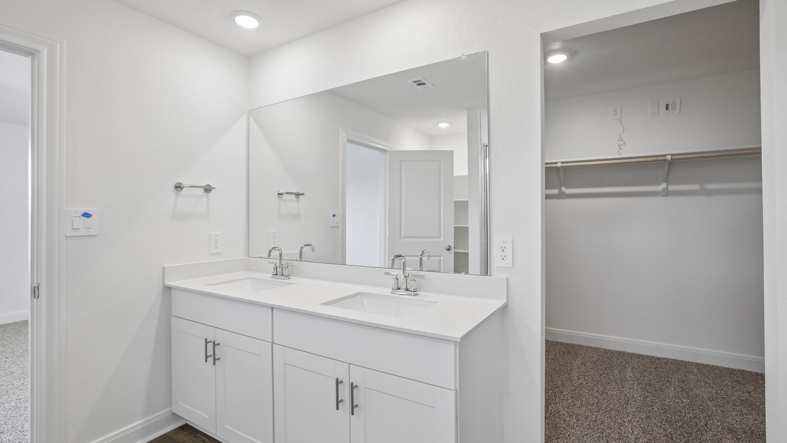 Fairfield En Suite Bathroom with Double Vanity
