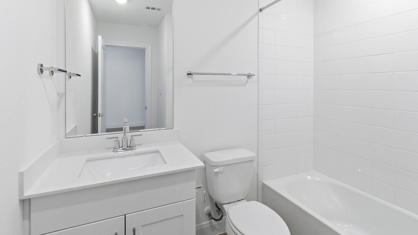 Secondary bathroom.