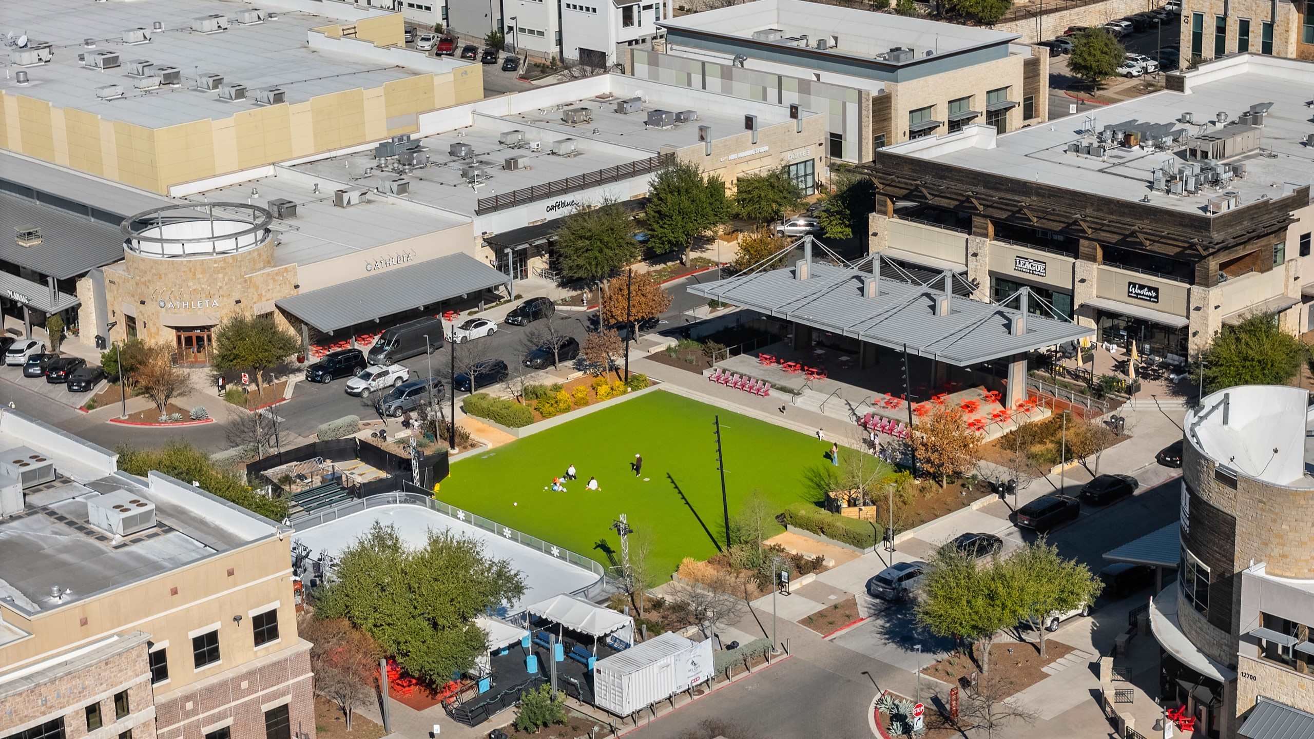 nearby shopping, dining, and enertainment