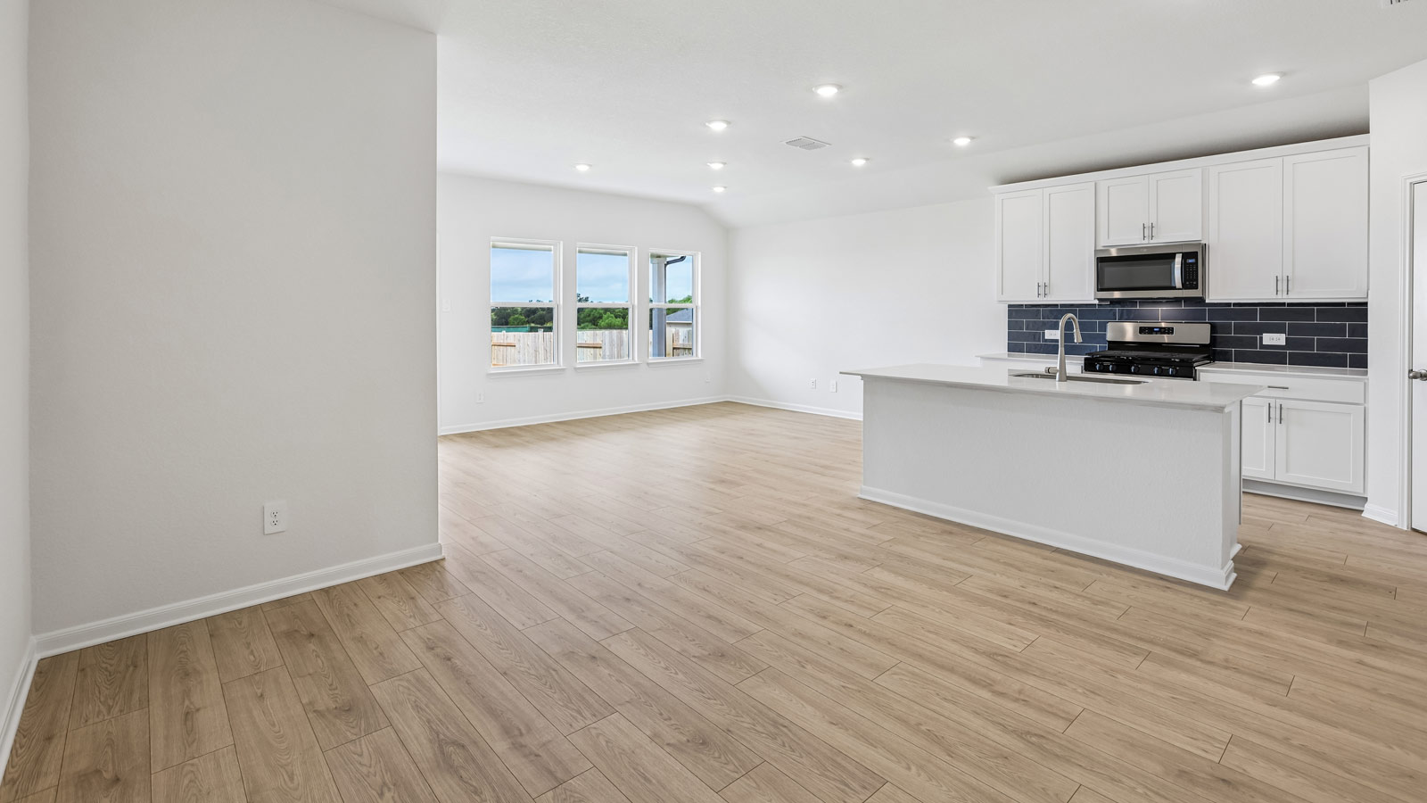 Easton Open Concept Dining/Kitchen