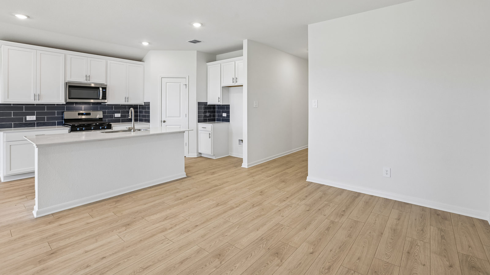 Easton Open Concept Dining/Kitchen