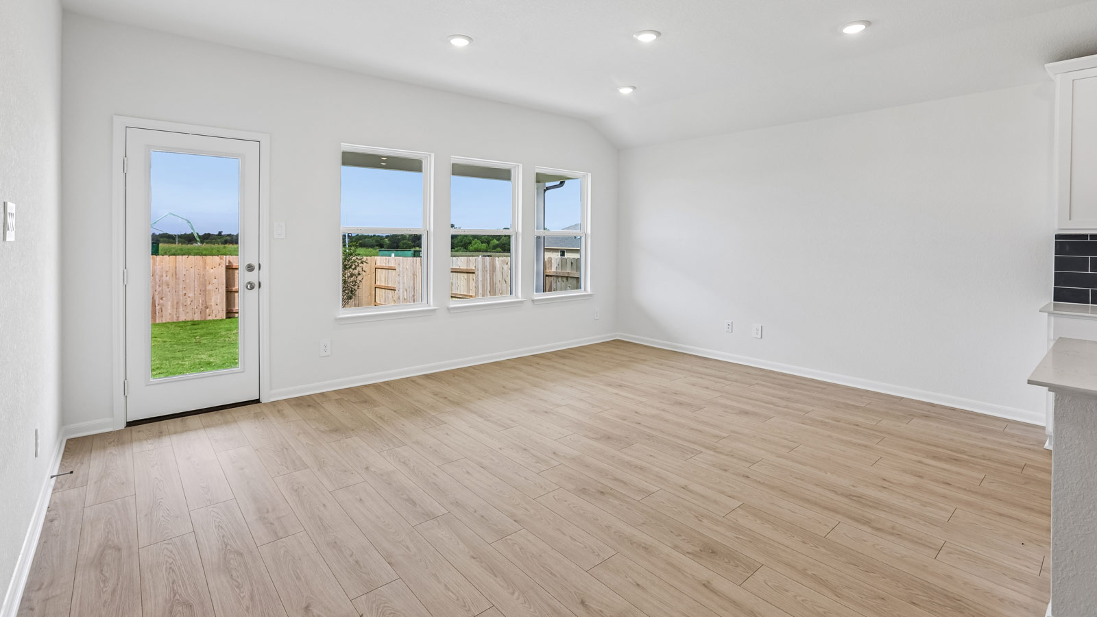 Easton Spacious Family room with Amazing Outdoor View