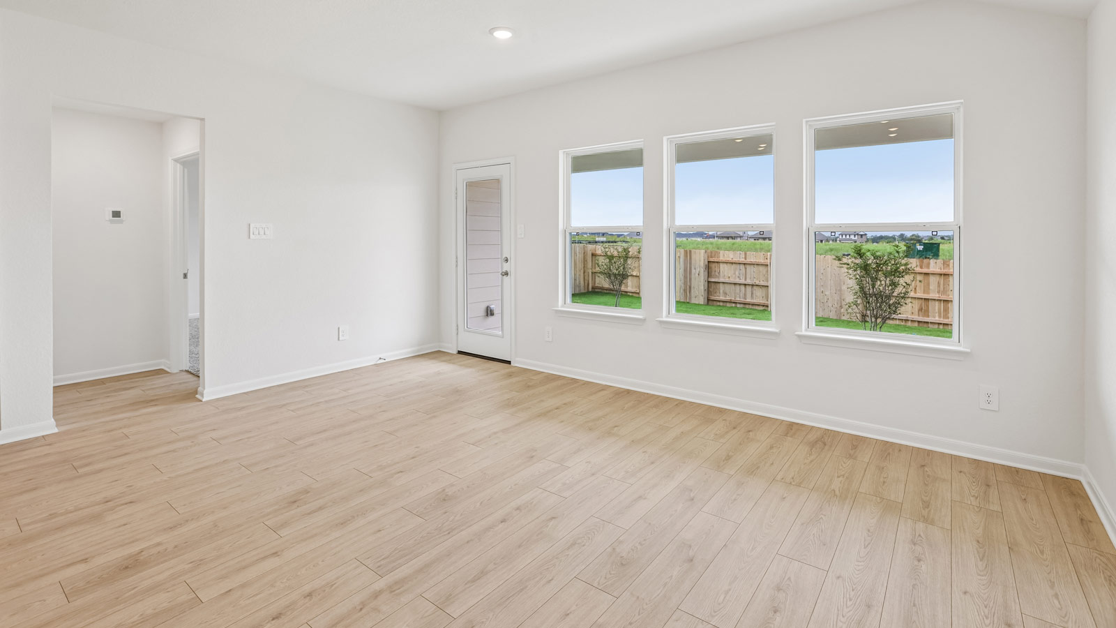 Easton Spacious Family room with Amazing Outdoor View