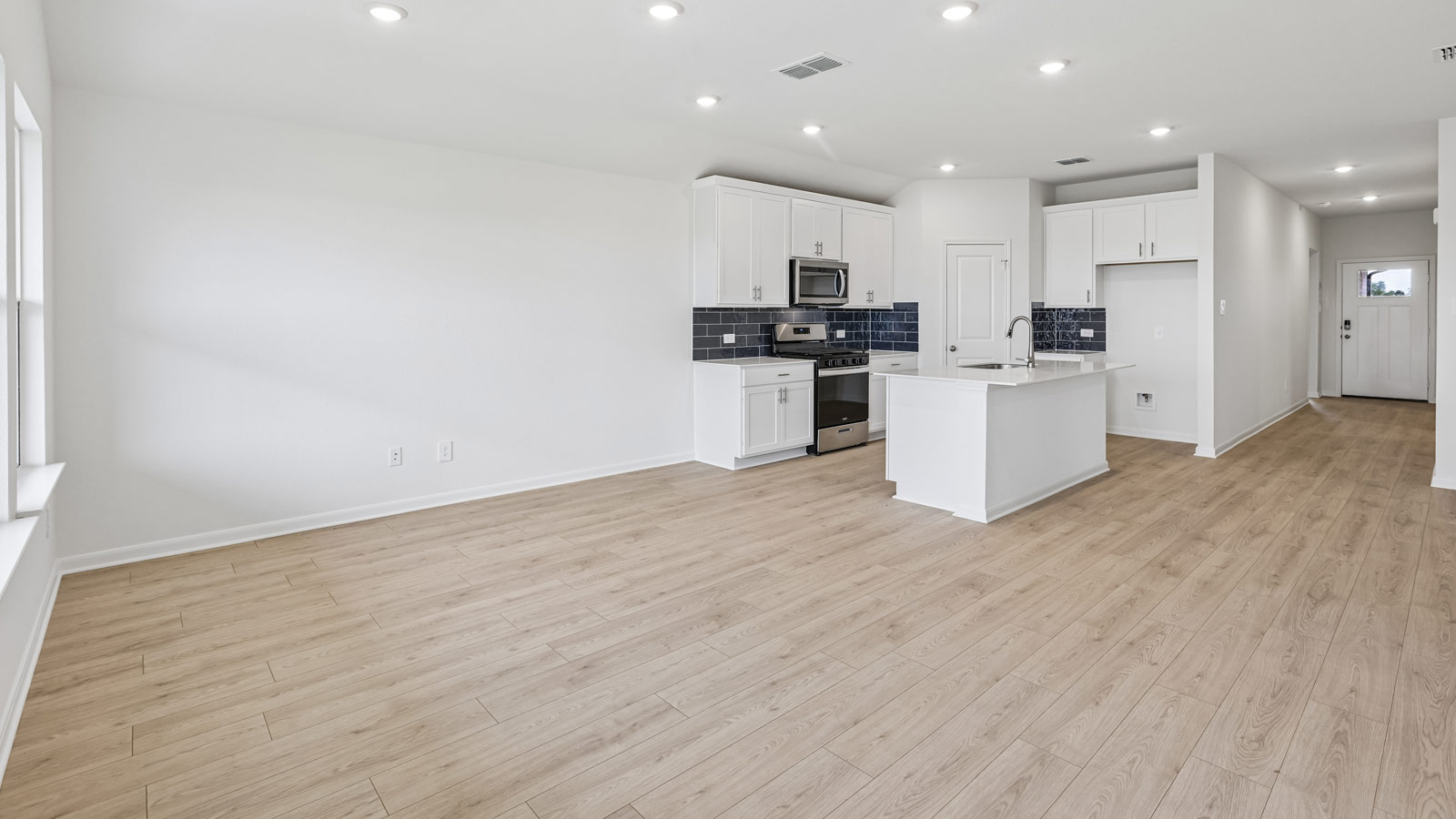 Easton Spacious Family room