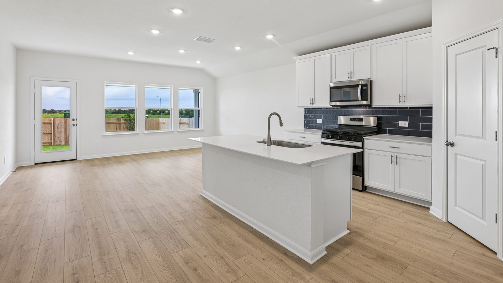 Easton Open Concept Dining/Kitchen