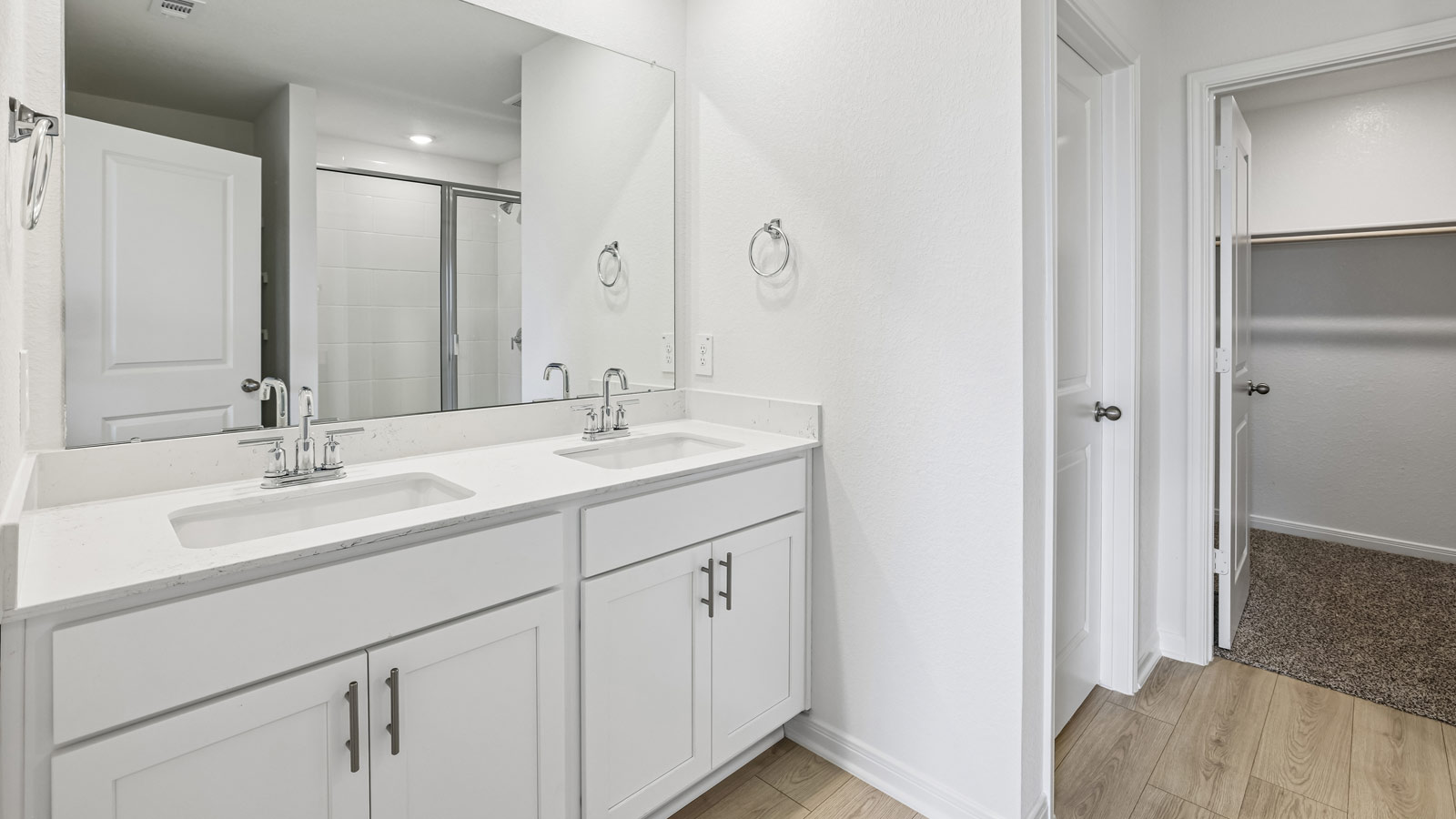 Easton En Suite Bathroom with Double Vanity