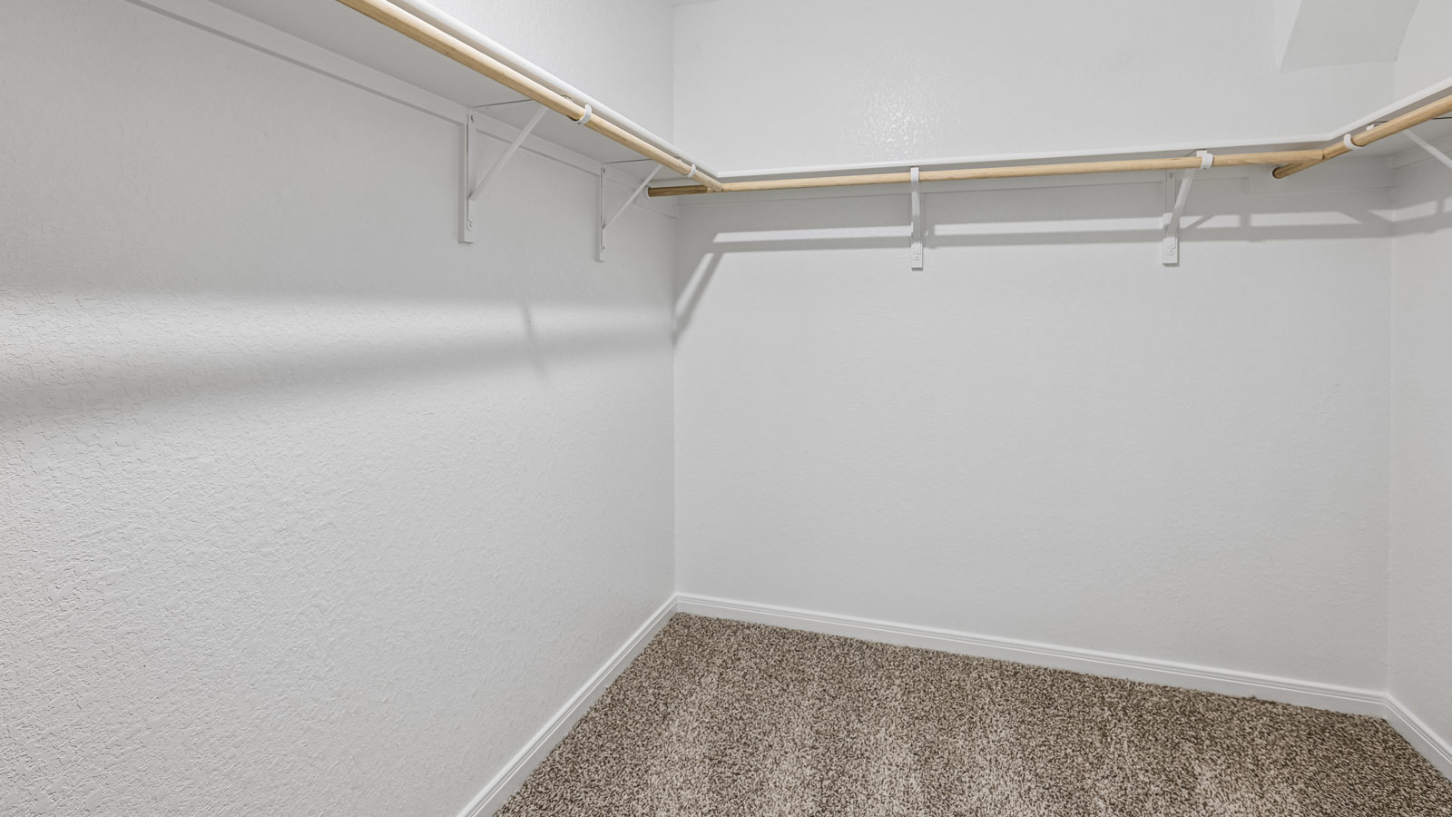 Easton Primary Walk-in Closet