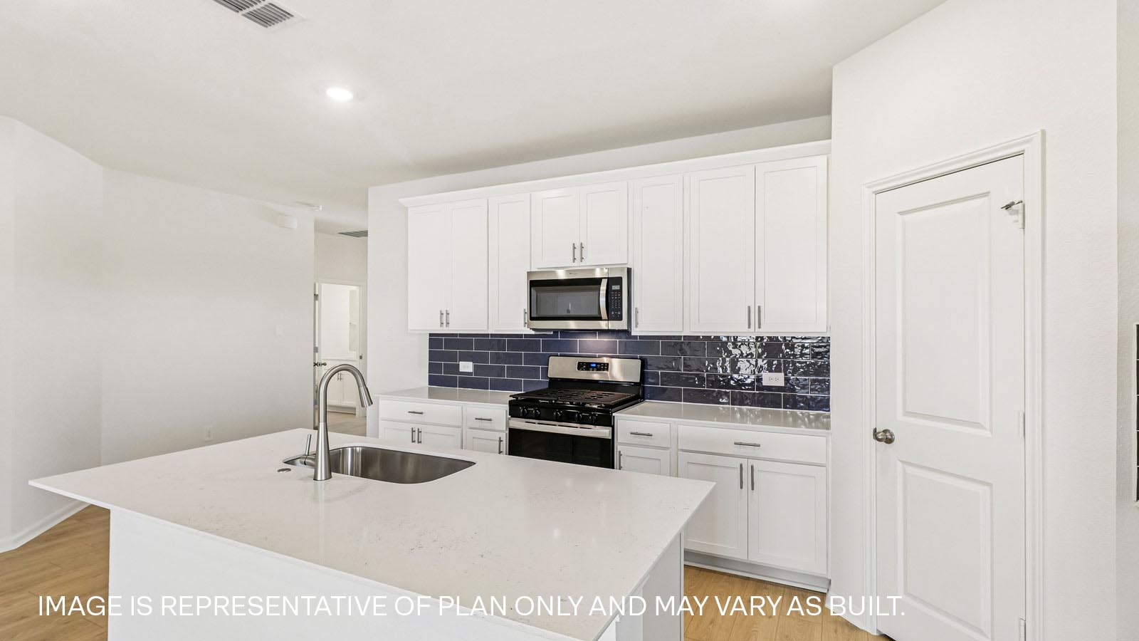 Gaven Beautiful Kitchen with Island