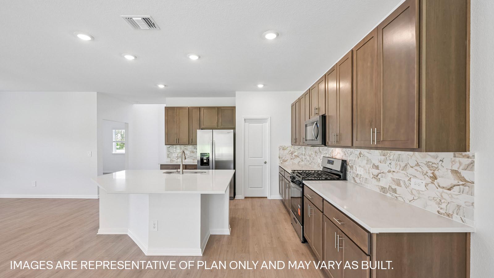 Kemah Spacious Kitchen with Large Island