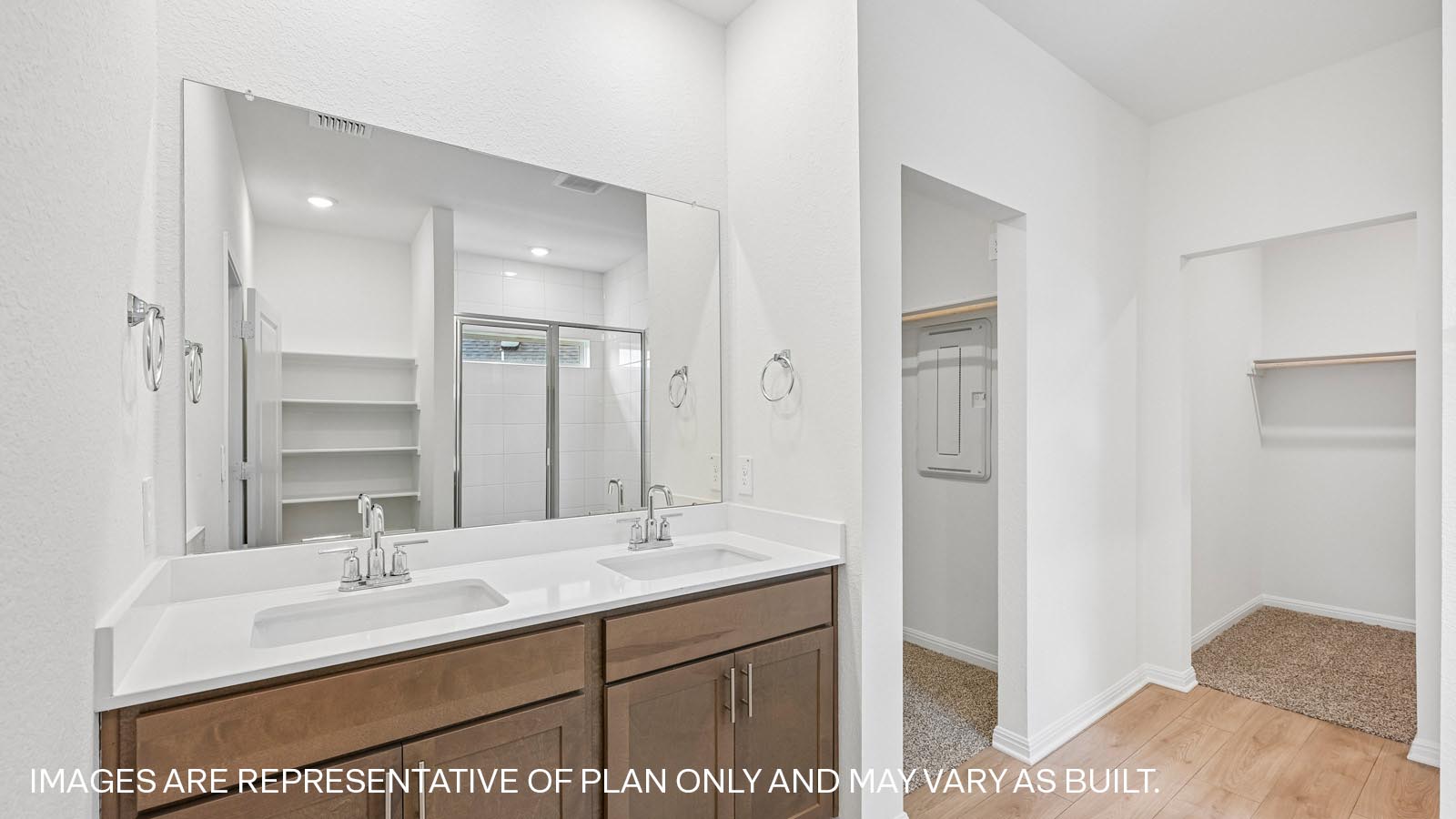 Kemah En Suite Bathroom with Double Vanity