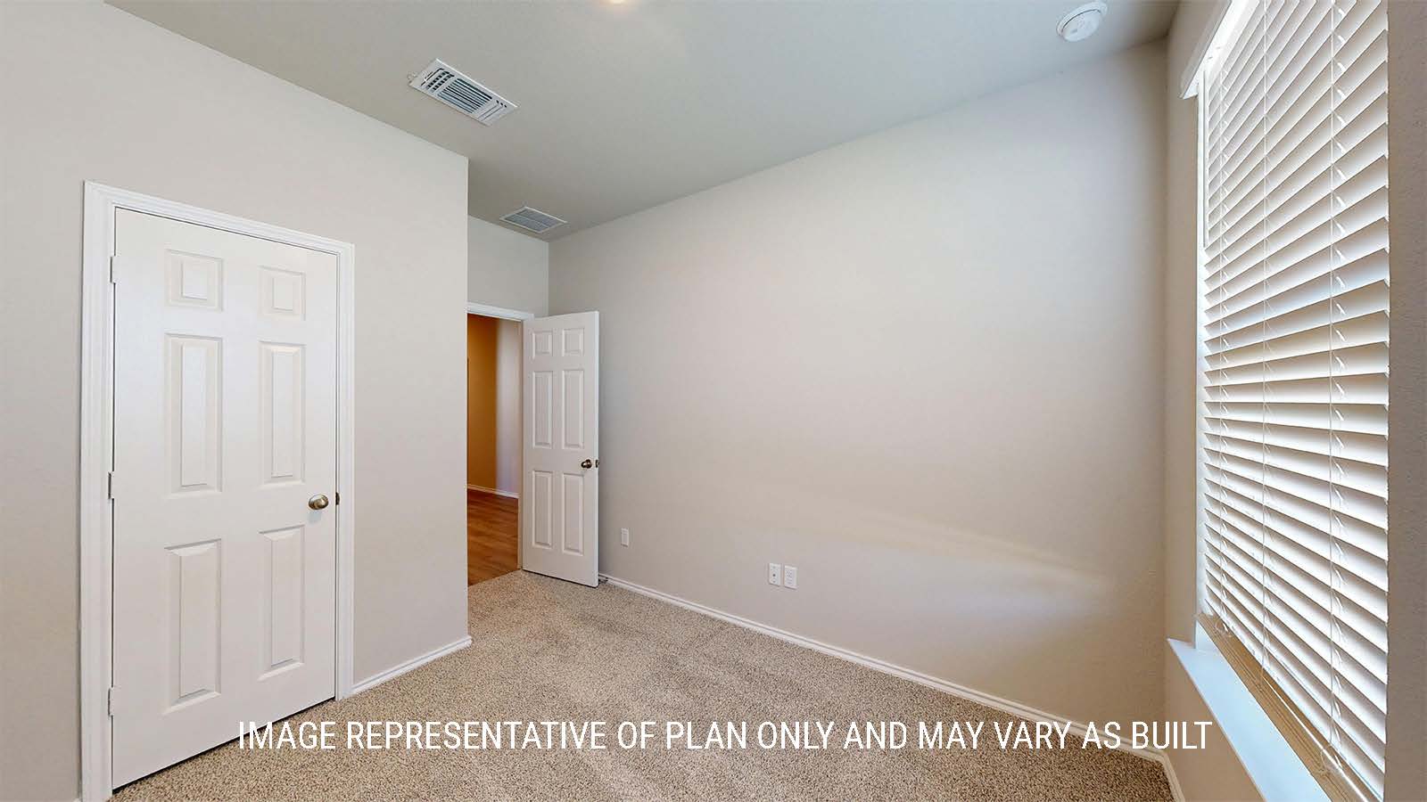 1530 Secondary bedroom with carpet flooring and closet.