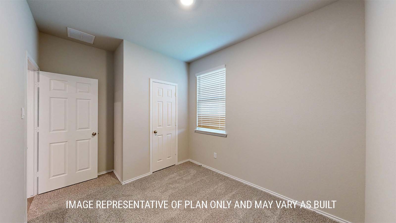 1530 Secondary bedroom with carpet flooring and closet.