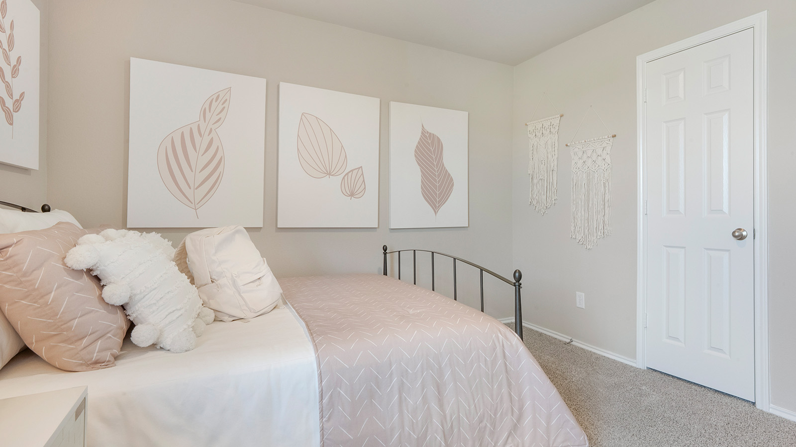 Pecan Creek Model Texas Cali secondary bedroom with carpeted flooring.