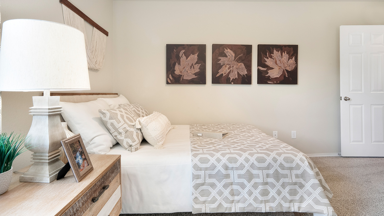 Pecan Creek Model Texas Cali secondary bedroom with carpeted flooring.