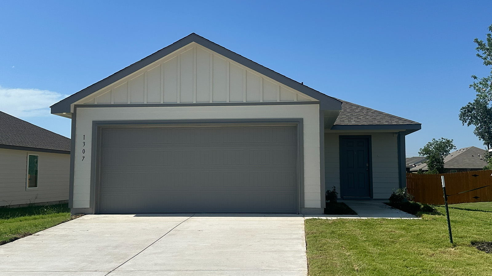 1307 Newey Circle exterior