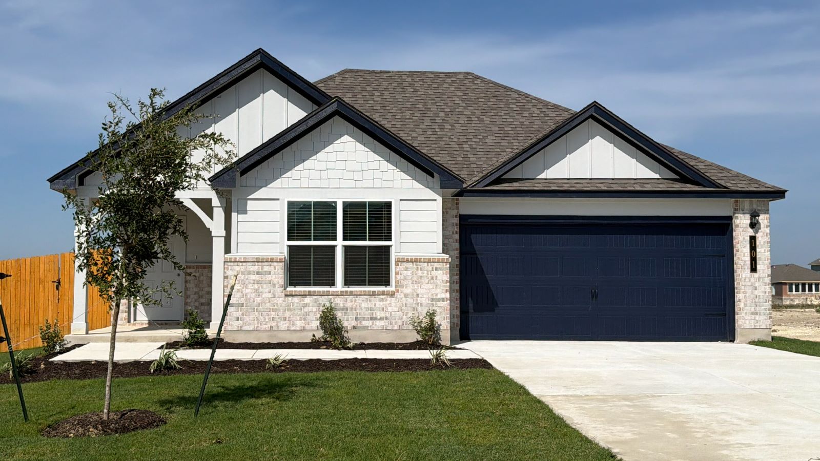 101 Wind Hill Rd exterior