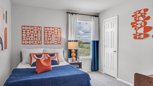 Oak Ridge model home queen sized bed and accent decor.