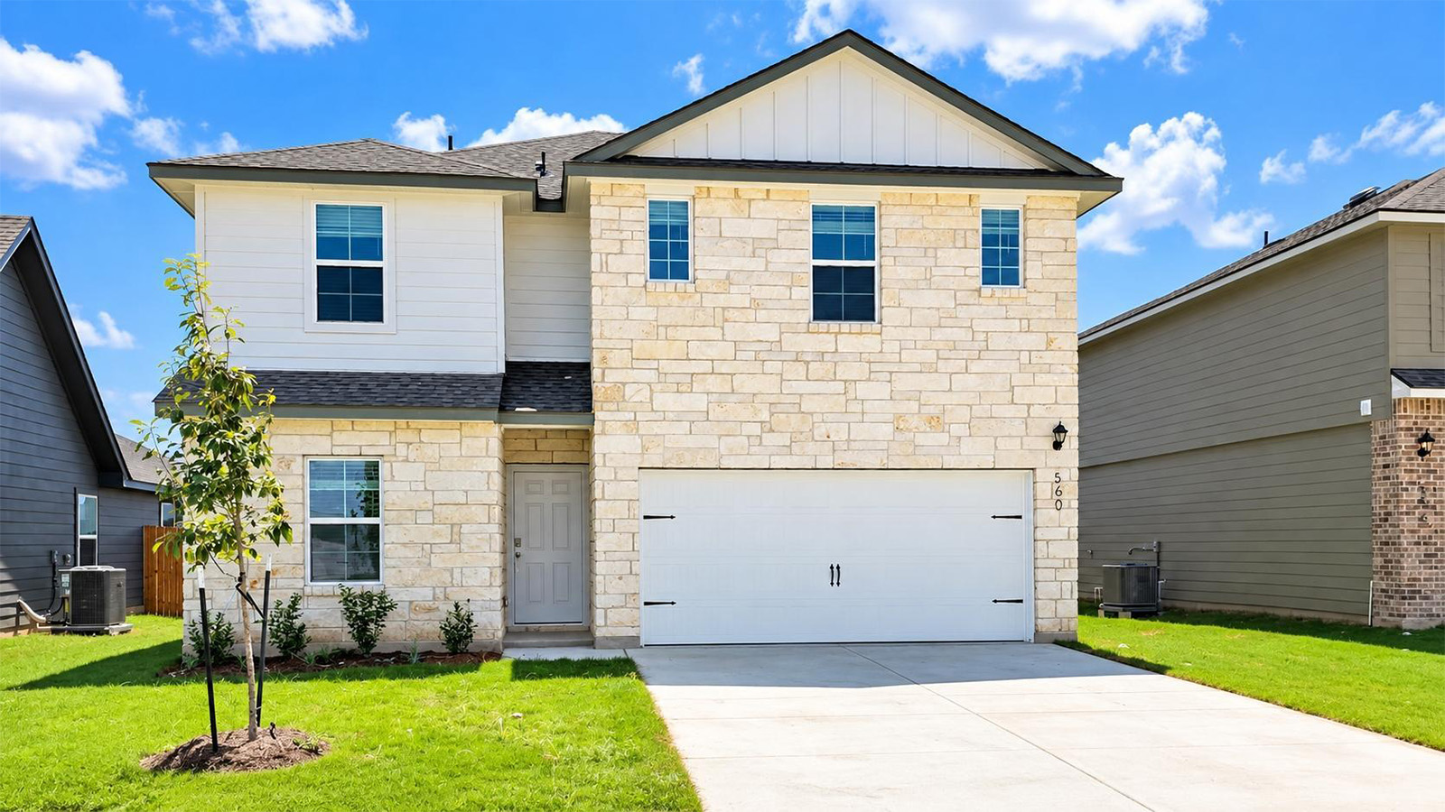 560 Hector Loop exterior