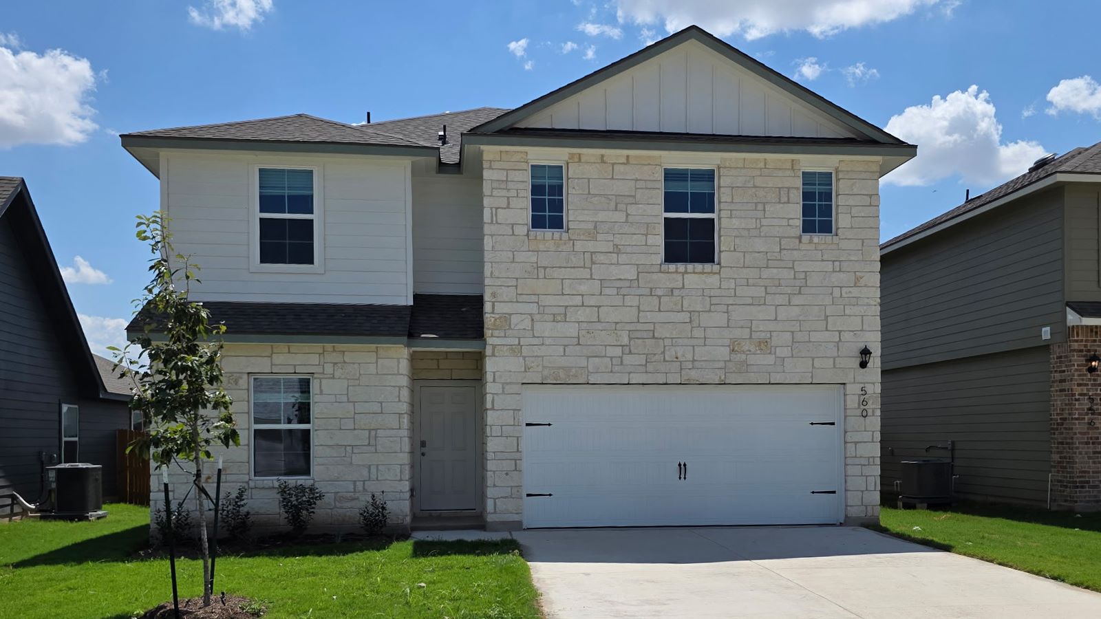 560 Hector Loop exterior