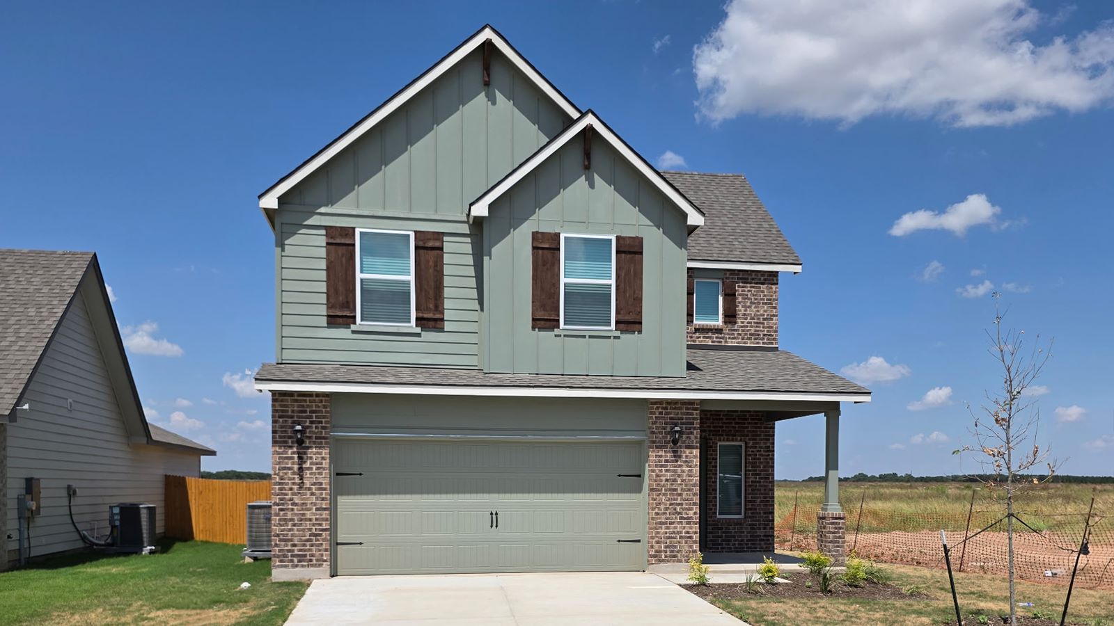 583 Hector Loop exterior