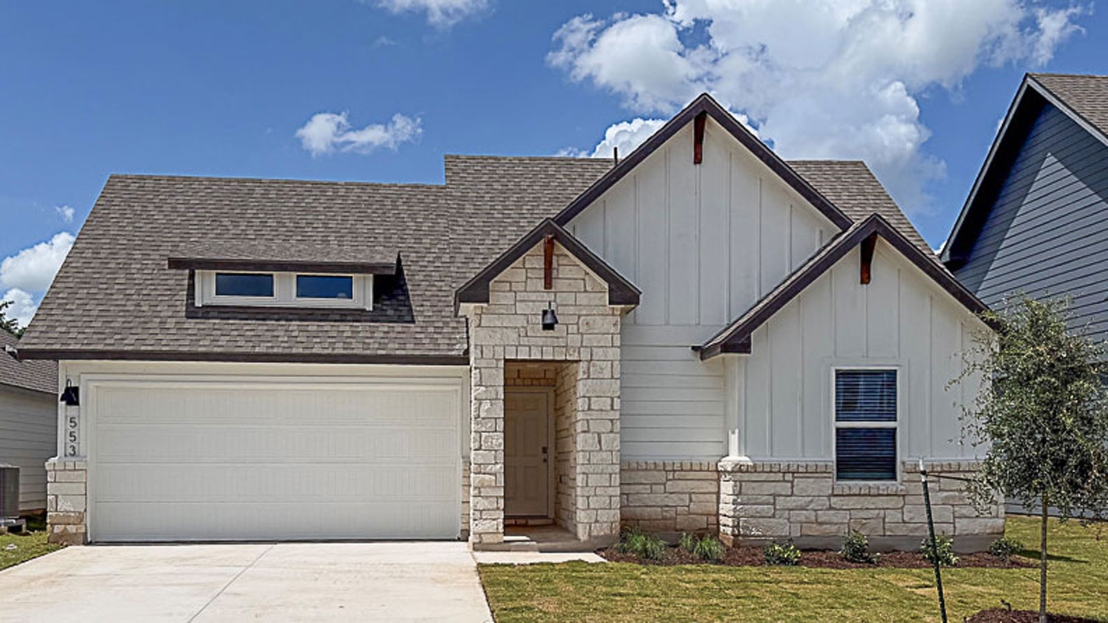 553 Hector Loop exterior image