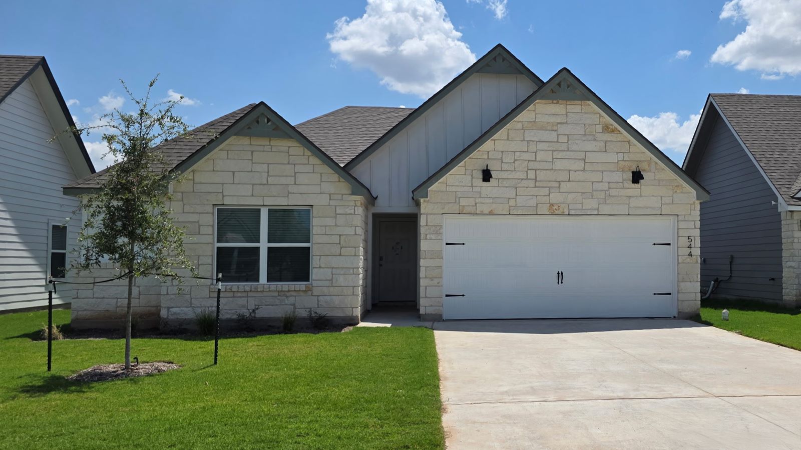 544 Hector Loop exterior