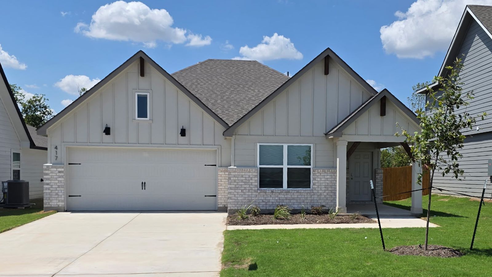 417 Hector Loop exterior