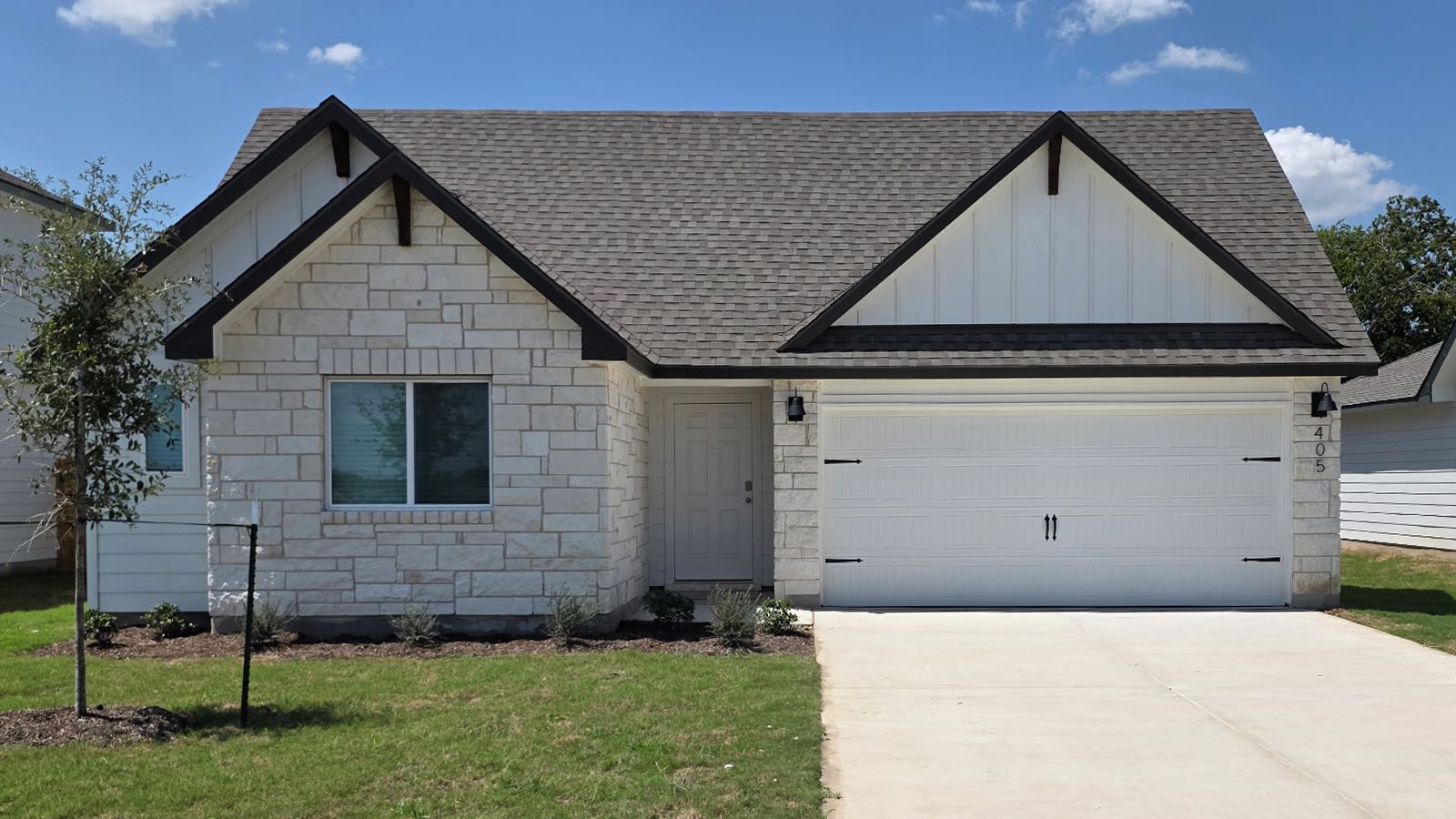405 Hector Loop exterior