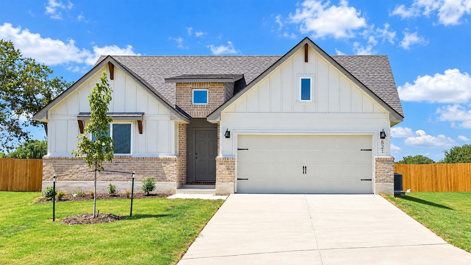 521 Hector Loop exterior