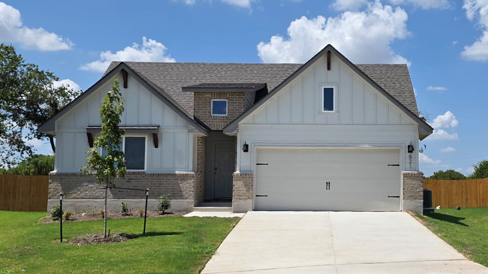 521 Hector Loop exterior