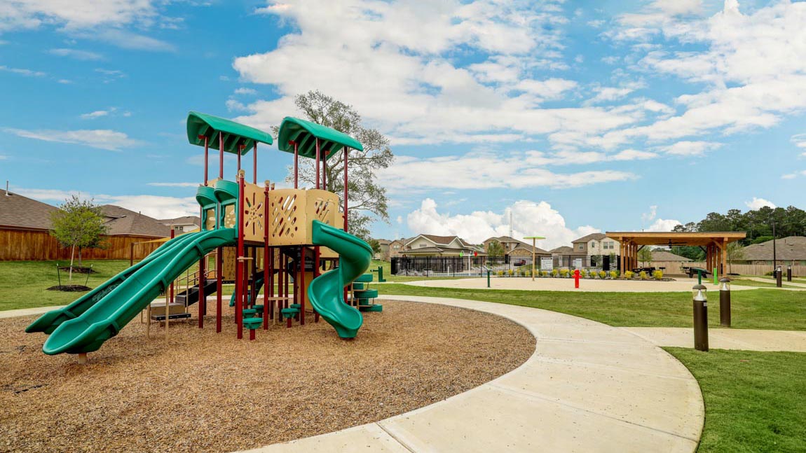 amenities in Mill Creek community located in Magnolia TX. Pool and park and picnic benches and playground