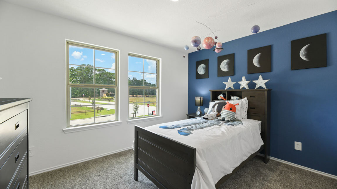 Secondary bedroom with carpet flooring