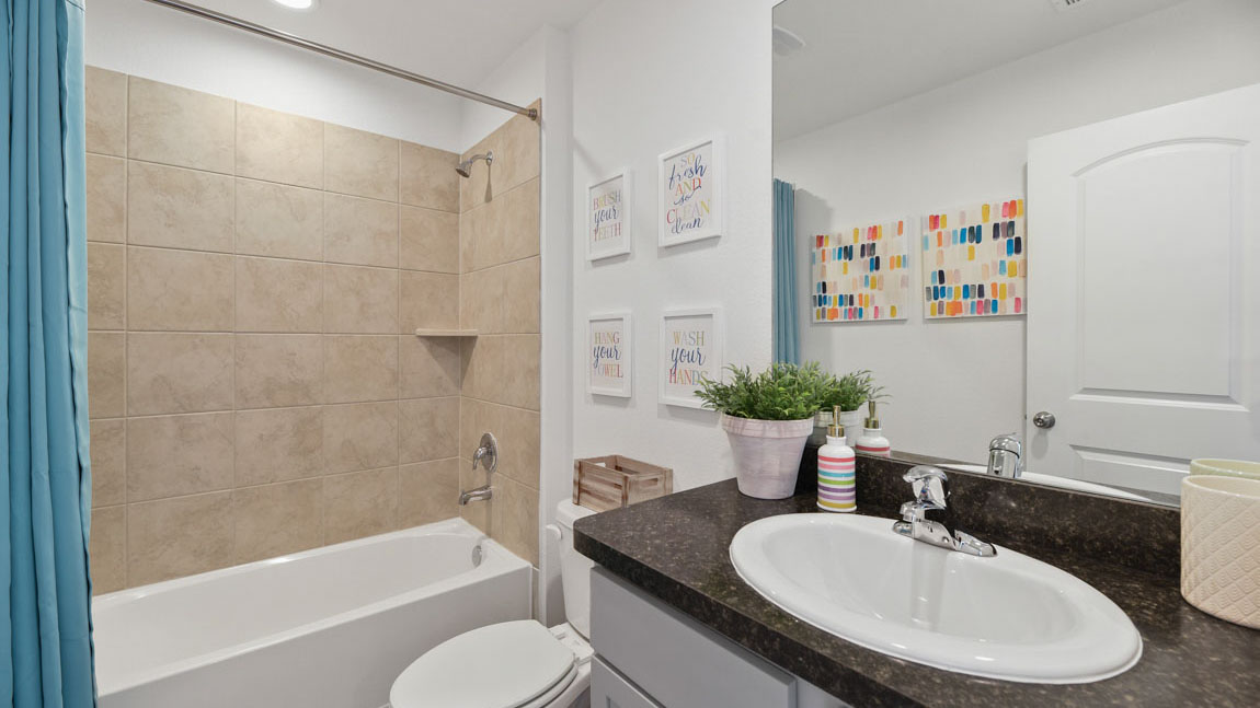 Secondary bathroom with tub/shower combo