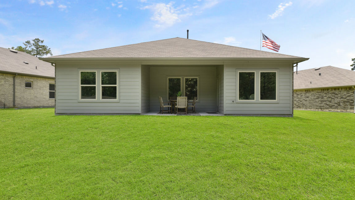 covered patio with overhead lighting