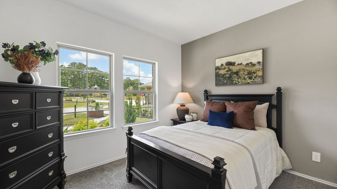 Secondary bedroom with carpet flooring