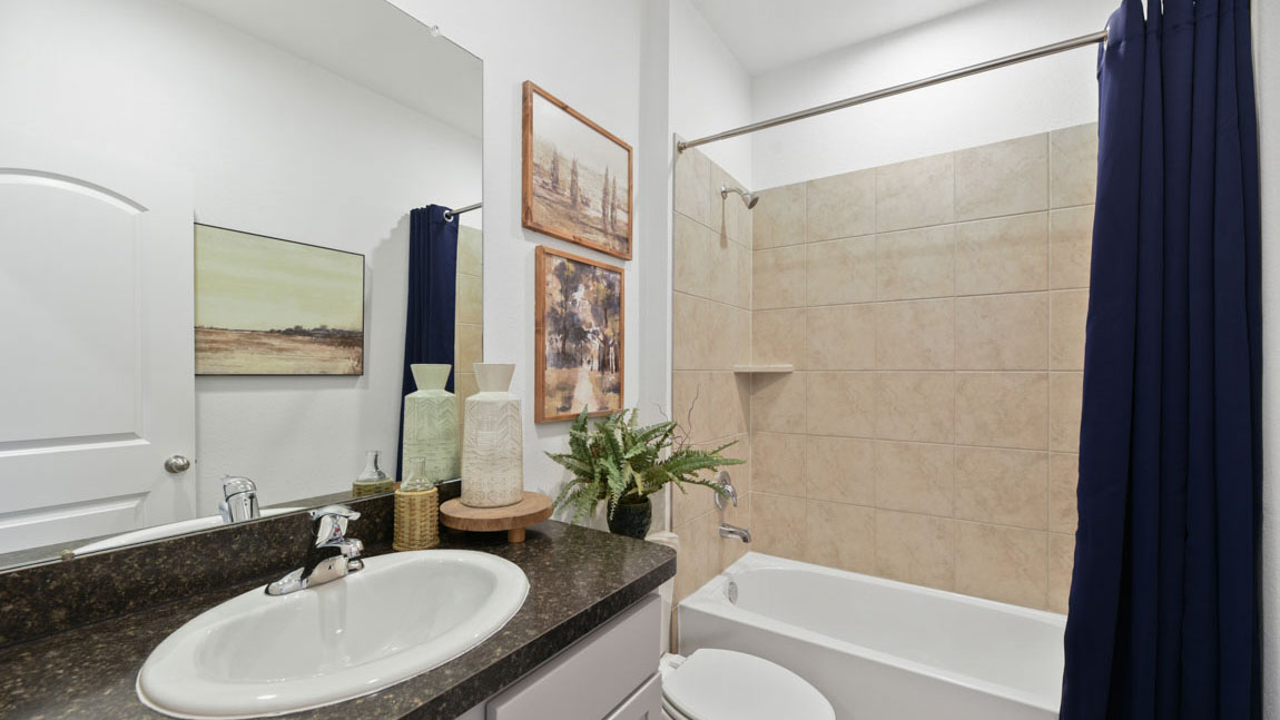 Secondary bathroom with tub/shower combo