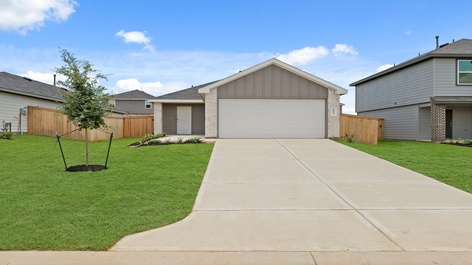 40810 Hawthorne Glades Street