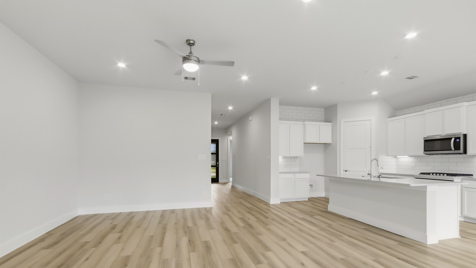 Spacious living area with vinyl flooring and bright windows in Montgomery TX