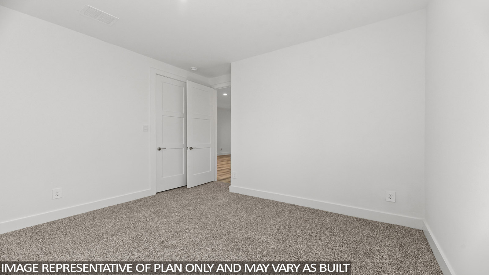bedroom with carpet flooring