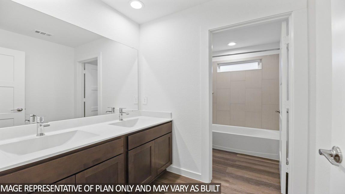 Secondary bathroom with shower/tub combo