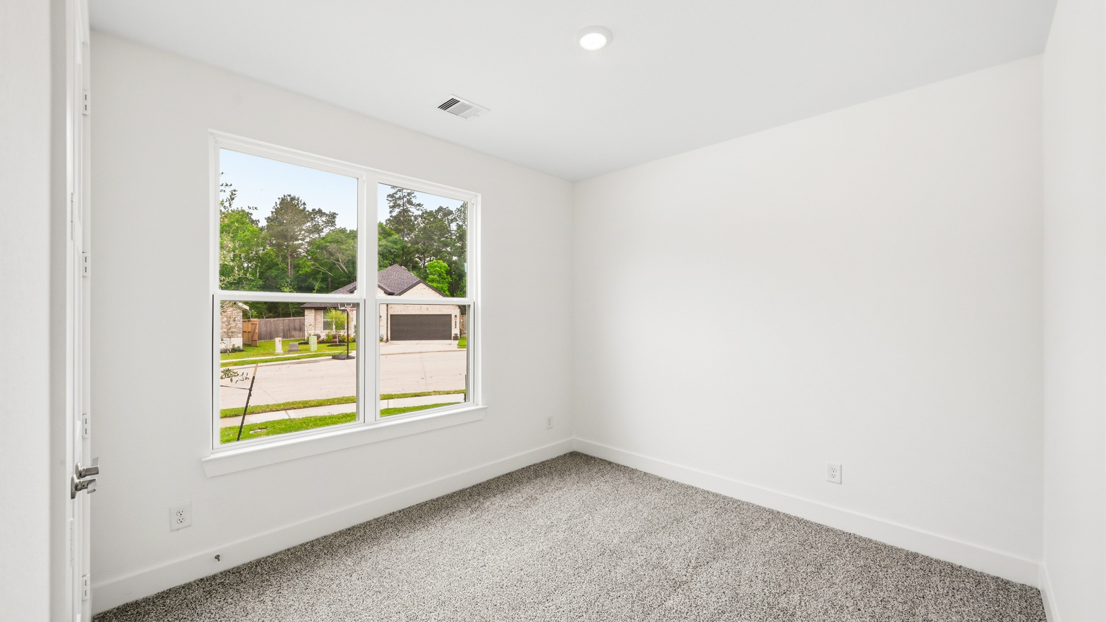 Secondary bedroom with carpet flooring