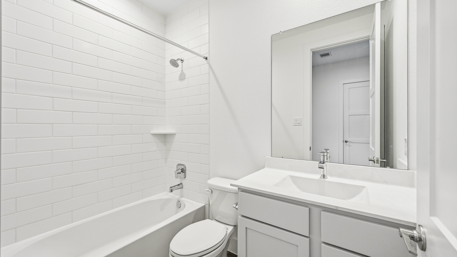 Secondary bathroom with tub/shower combo