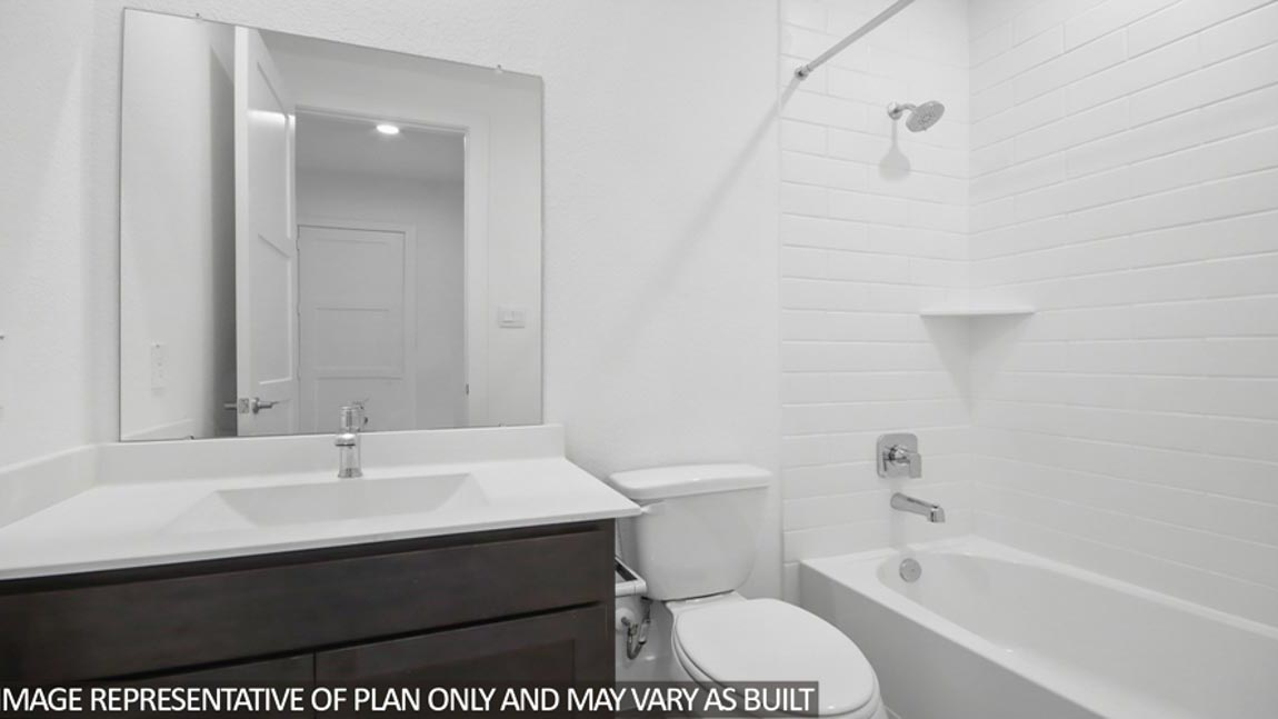 Secondary bathroom with tub/shower combo