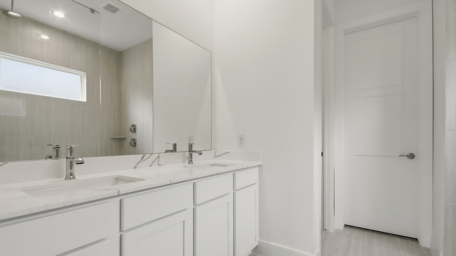 Primary bathroom with double sinks with quartz counter tops in Conroe TX